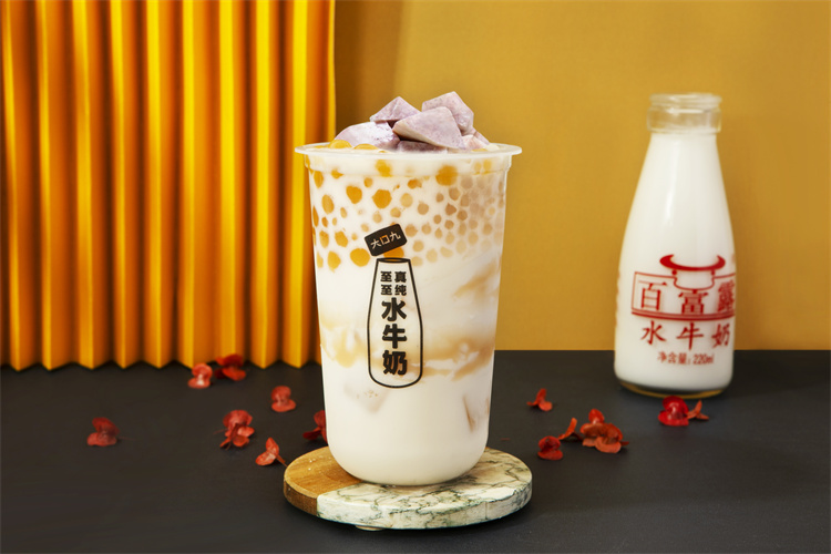 【高州市大笑九奶茶店】新手怎麽尋找合适的(de)奶茶店(diàn)進行(xíng)加盟?